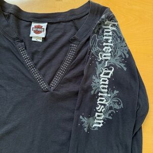 Harley Davidson Early 2000s Black Long Sleeve Rhinestone V-Neck Top